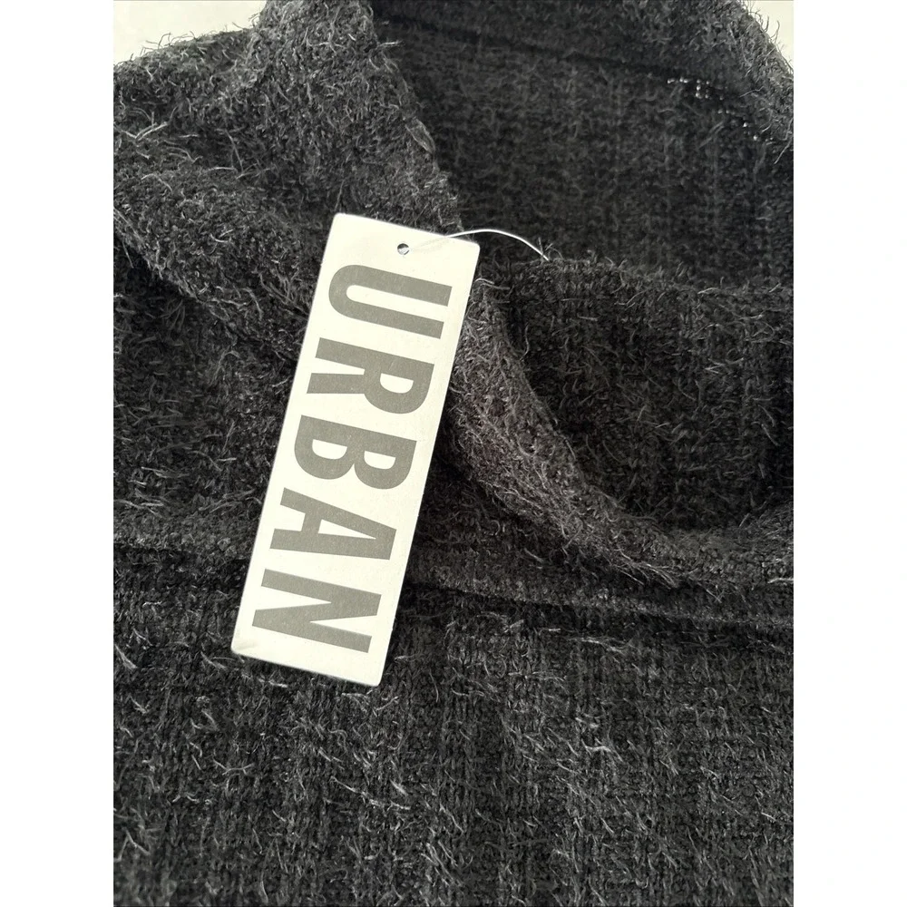 urban outfitters silence + noise Black sweater Womens XS‎ Bell Sleeve Cropped